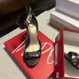 DSW Size 9 Floral multicolor heels